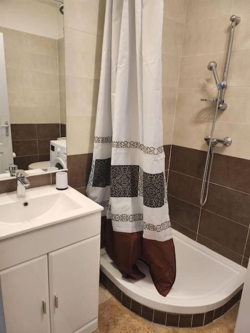 Appartement Sandonato Clermont-lʼHérault Dış mekan fotoğraf